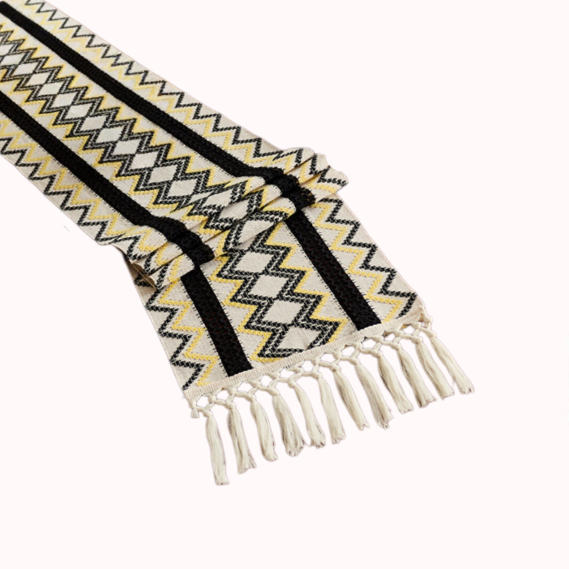 ראנר לשולחן ארוג בסגנון בוהו - דגם זיגזג שחור 30*200 ס"מ 1