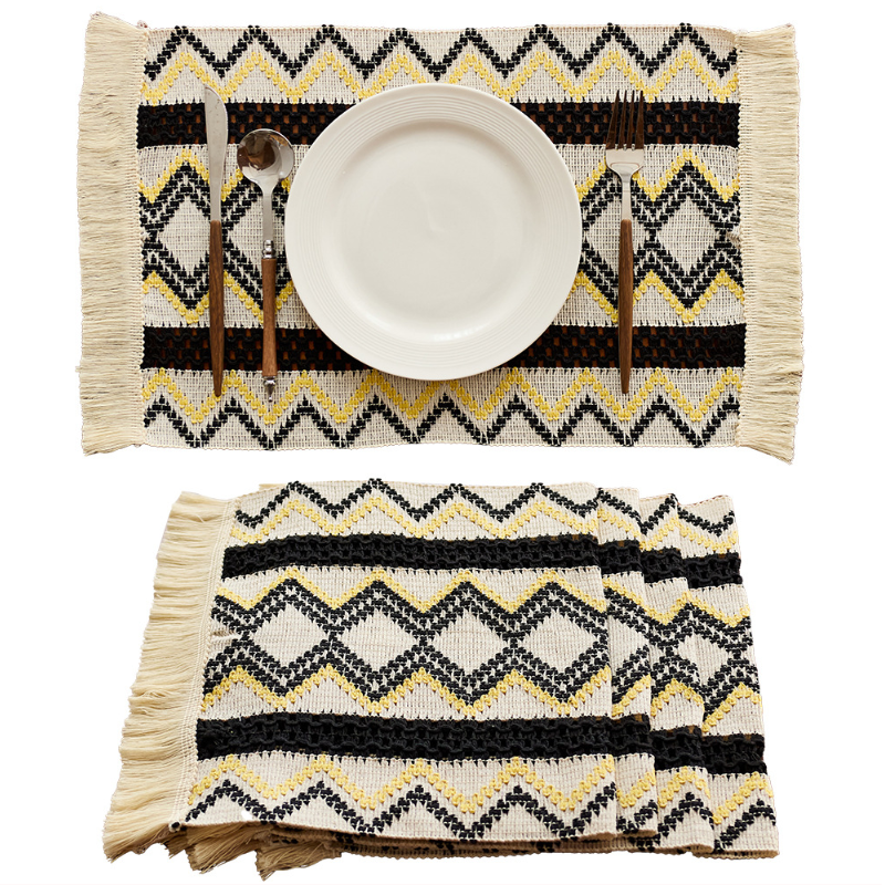 סט 4 פלייסמטים ארוגים בסגנון בוהו - דגם זיגזג שחור עם פרנזים 1