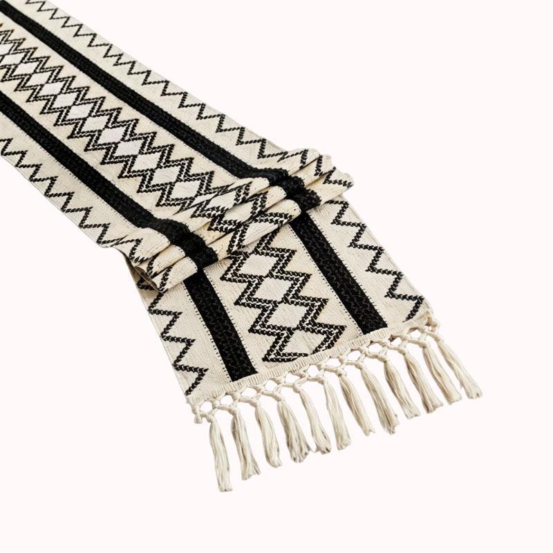 ראנר לשולחן ארוג בסגנון בוהו - דגם זיגזג שחור 30*180 ס"מ 1