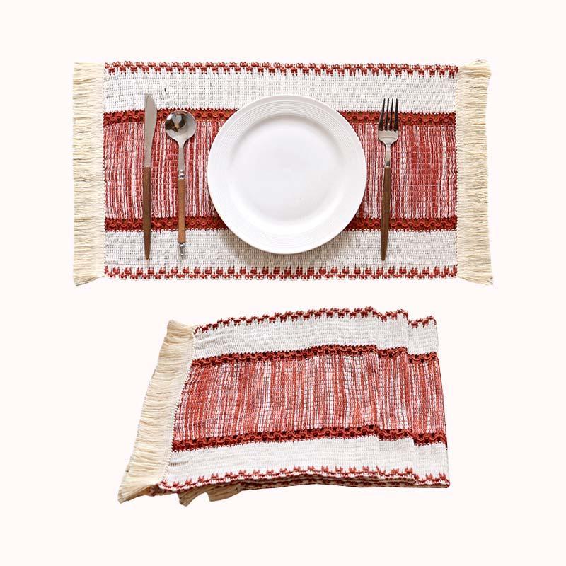סט 4 פלייסמטים ארוגים בסגנון בוהו - פסים אדומים עם פרנזים 1